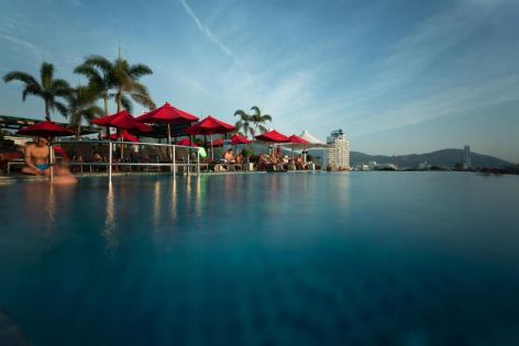 Настаняване по програмата + THE CHARM RESORT PHUKET